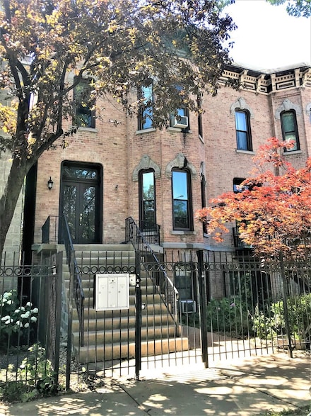 750 S Oakley Blvd Unit 1, Chicago, IL 60612