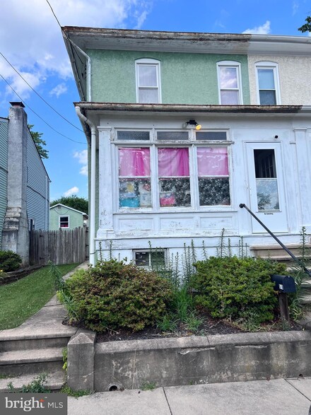 528 Dotts St, Pennsburg, PA 18073