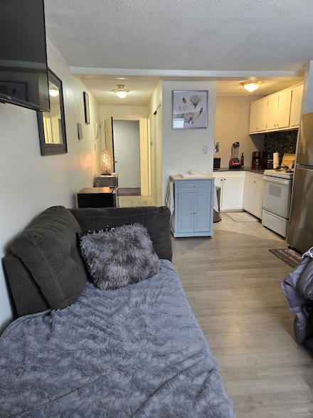 2 Silvestri Cir Unit 6, Derry, NH 03038