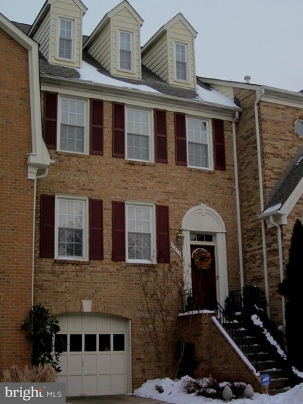 2048 Pieris Ct, Vienna, VA 22182