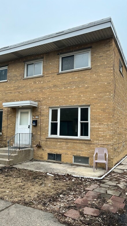 10027 Frontage Rd Unit G, Skokie, IL 60077