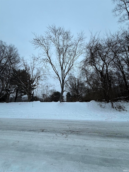 2010 Huey St, South Bend, IN 46628