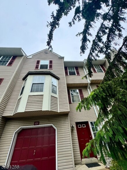 123 Pinehurst Dr Unit 202, Washington, NJ 07882