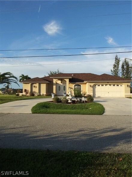 213 SE 21st St, Cape Coral, FL 33990