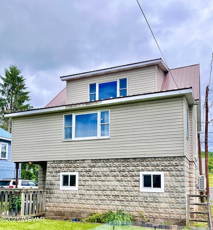 631 Jordans Alley, Lock Haven, PA 17745