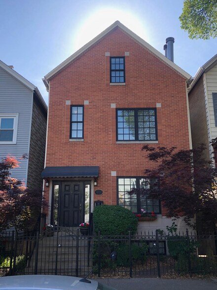 3039 N Southport Ave, Chicago, IL 60657