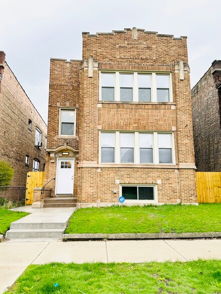 8111 S Green St, Chicago, IL 60620