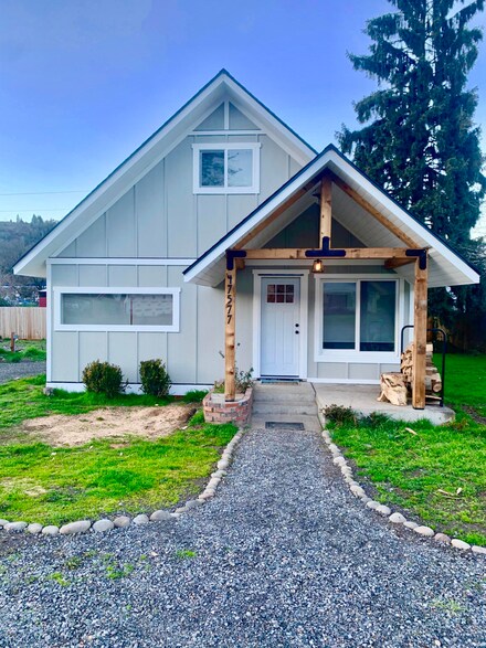 47577 School St, Oakridge, OR 97463