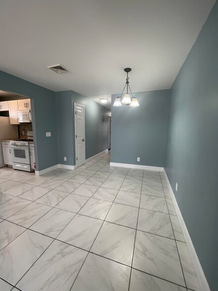 734 Garfield Ave Unit 2, Jersey City, NJ 07305