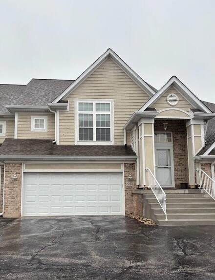 914 Boxwood Dr, Munster, IN 46321