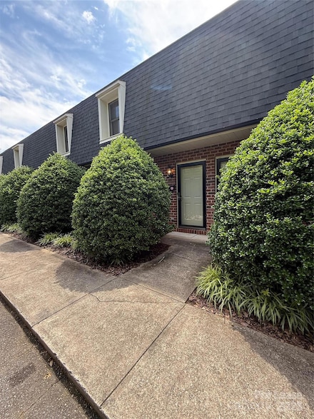 343 8th Avenue Dr NW, Hickory, NC 28601