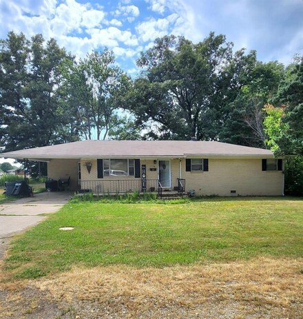 301 W Oak St, Dexter, MO 63841