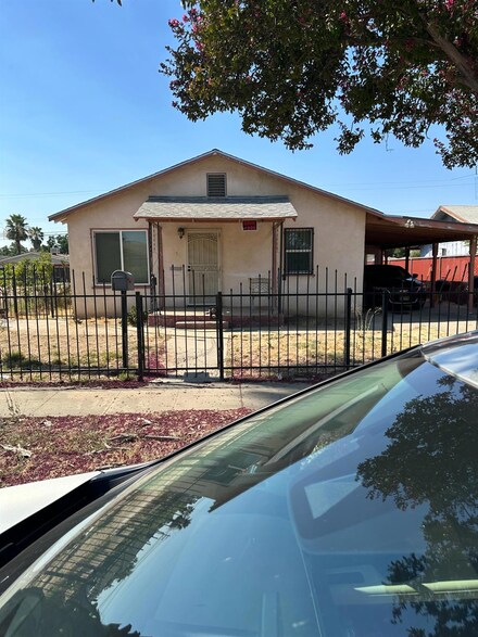 28 E Stanislaus St, Fresno, CA 93706