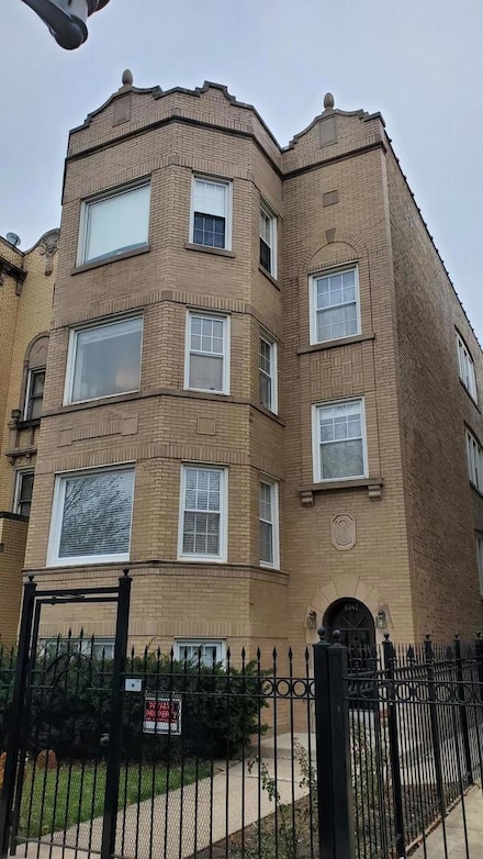 6147 N Mozart St Unit 3, Chicago, IL 60659