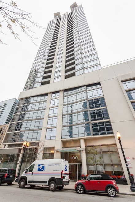 100 E 14th St Unit 906, Chicago, IL 60605