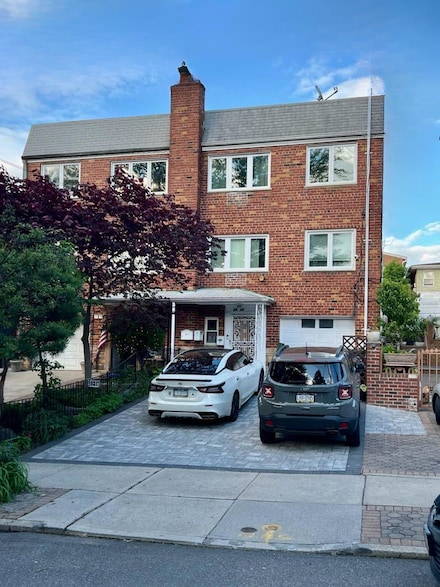 22-39 74th St, Flushing, NY 11370