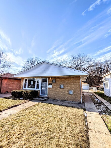 14220 S Saginaw Ave, Chicago, IL 60633