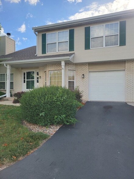 1430 Root St, Crest Hill, IL 60403