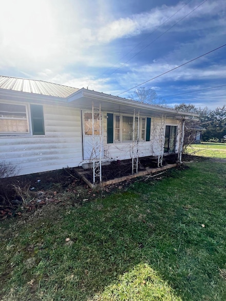31 Ky-702, Sandy Hook, KY 41171