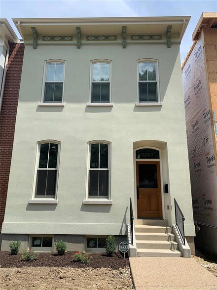 2223 Hickory, Saint Louis, MO 63104