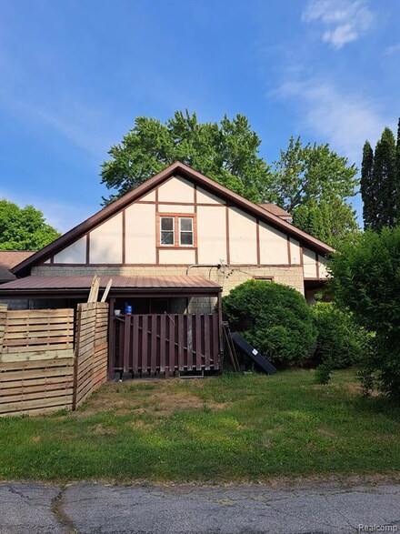 4095 Williamson Rd, Saginaw, MI 48601