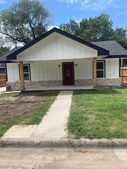 811 Ritchey St, Gainesville, TX 76240