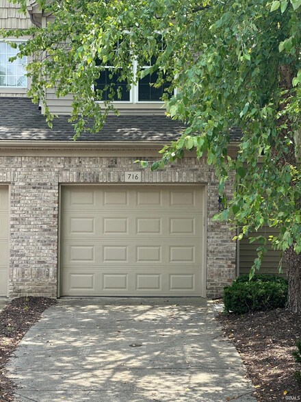 716 Bayberry Ct E, Bloomington, IN 47401