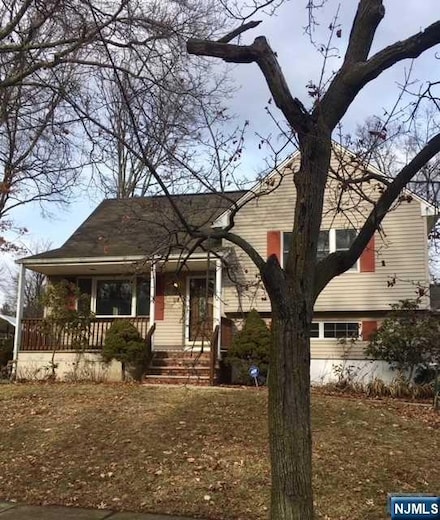 99 White Pond Rd, Waldwick, NJ 07463
