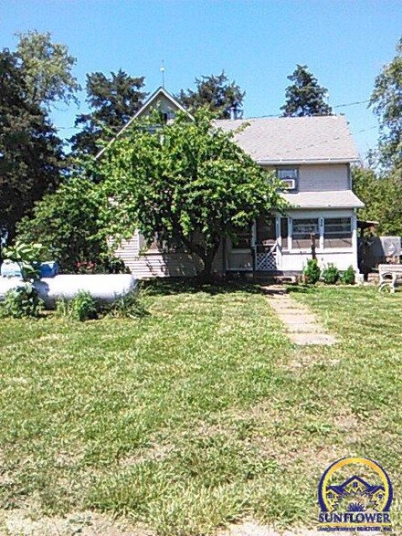 24042 V Rd, Holton, KS 66436