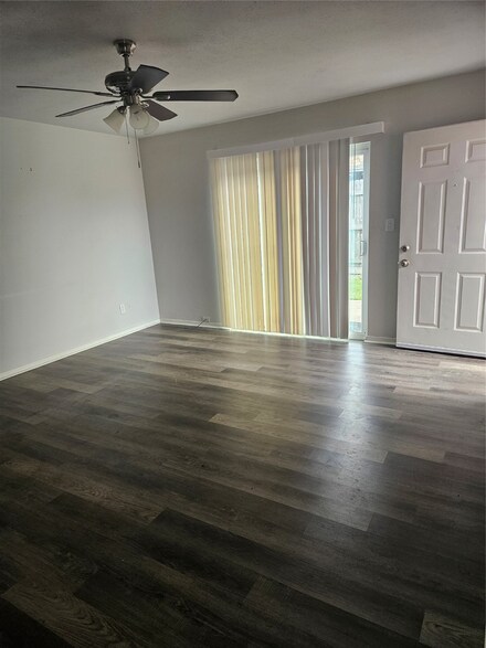 534 Canary Ln, Red Oak, TX 75154