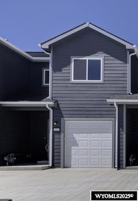 608 Badger Ln, Mills, WY 82644