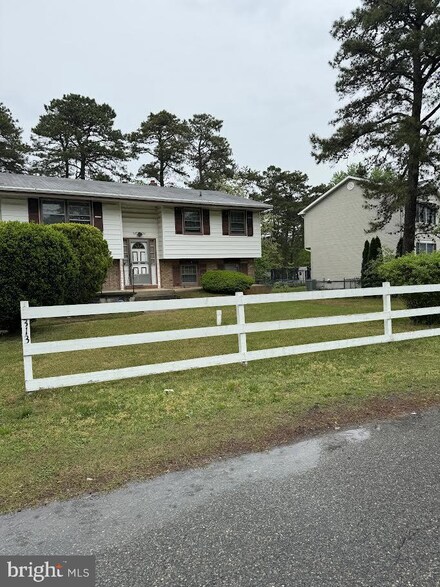 313 Cherokee Dr, Browns Mills, NJ 08015