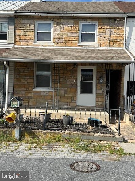 153 Spring Garden St, Leesport, PA 19533