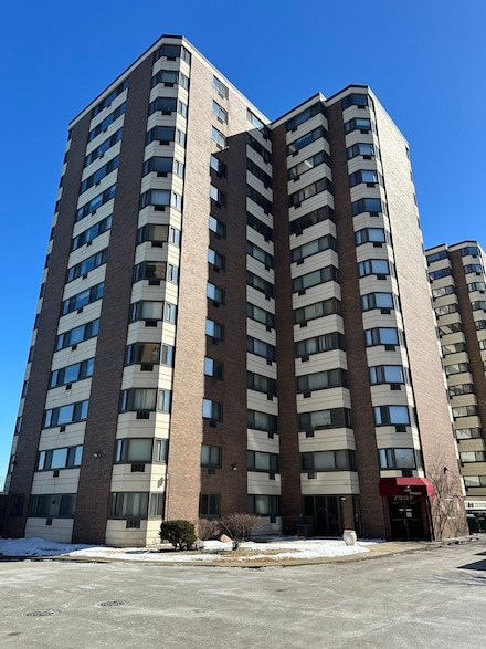 7337 S South Shore Dr Unit 916, Chicago, IL 60649