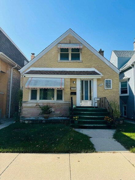 4540 N Mulligan Ave, Chicago, IL 60630