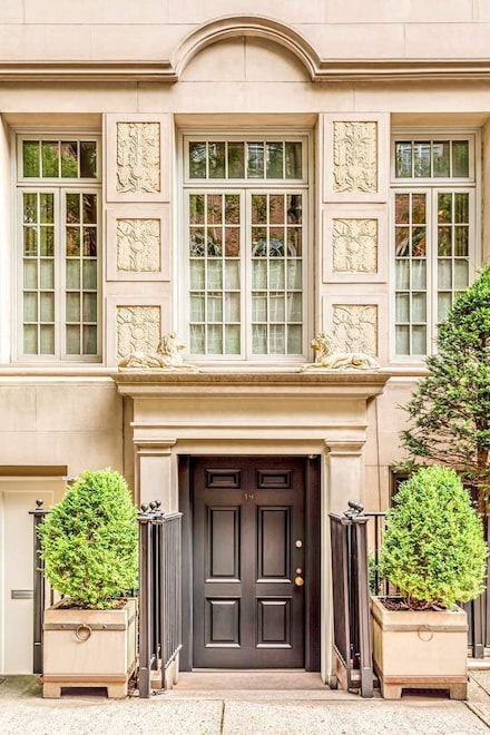 19 E 92nd St, New York, NY 10128