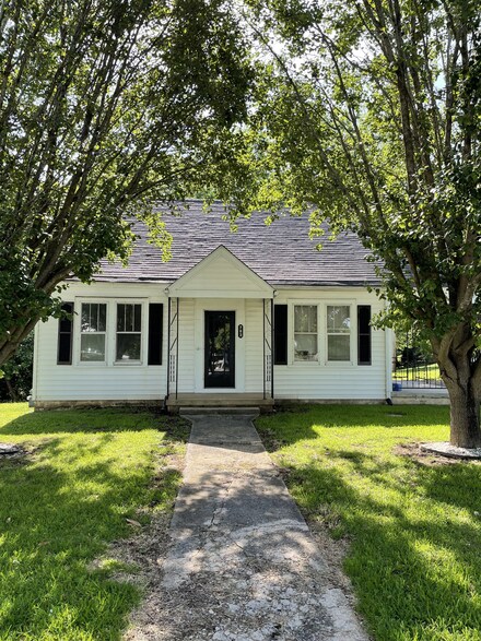 702 N Spring St, McMinnville, TN 37110