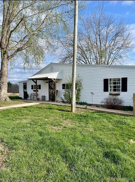 7631 Gray Rd, Alma, IL 62807