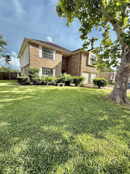 223 Almond Dr, Lake Jackson, TX 77566