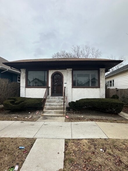 3621 N Kimball Ave, Chicago, IL 60618