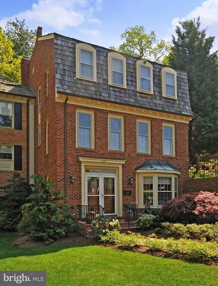 2311 S Queen St, Arlington, VA 22202