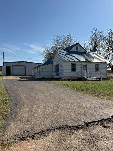 1224 Elm St, Nash, OK 73761