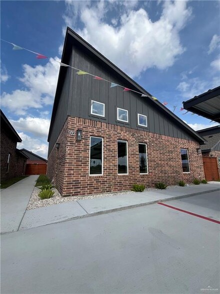 902 Hidden Hills St Unit 4, Mission, TX 78572