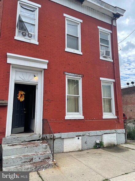 332 Centre St, Trenton, NJ 08611