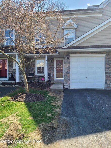48 Lower Ridge View Cir Unit B, East Stroudsburg, PA 18302