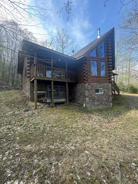 910 Love Rd, Lyndhurst, VA 22952