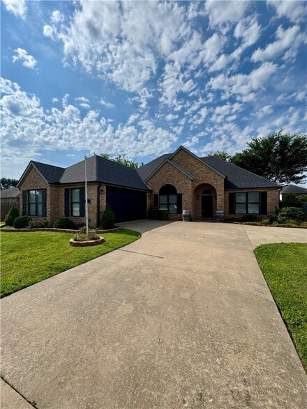 11890 Club House Pkwy, Farmington, AR 72730