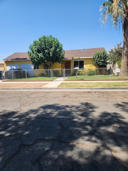 218 W Hawes Ave, Fresno, CA 93706