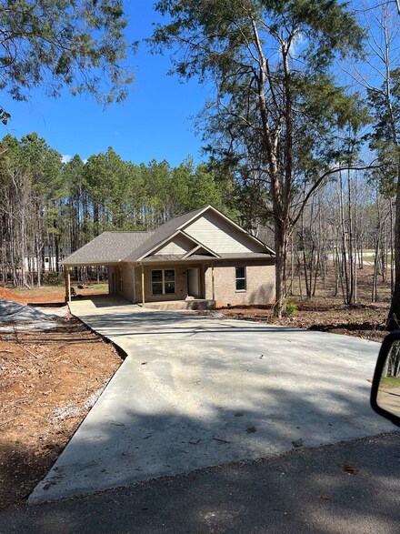 82 County Road 632, Rogersville, AL 35652