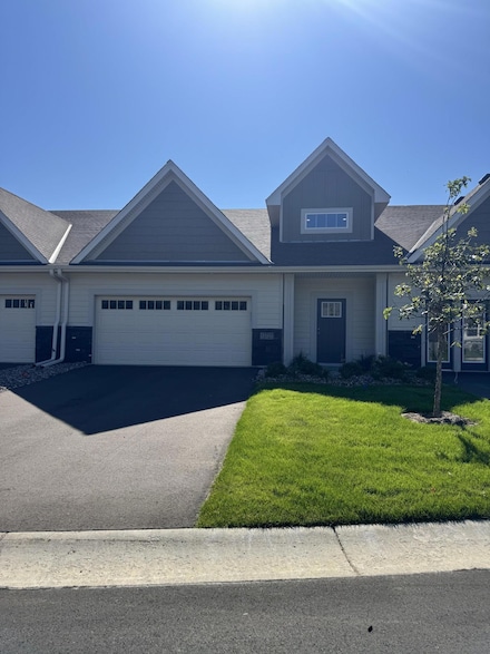 13727 Hollybrook Cir, Apple Valley, MN 55124